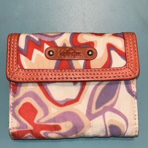 Kipling
Susan Club Wallet - great used condition- leather trim